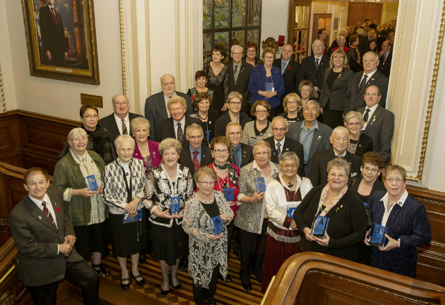 Groupe des lauréates et lauréats des Prix Hommage Aînés 2015.
