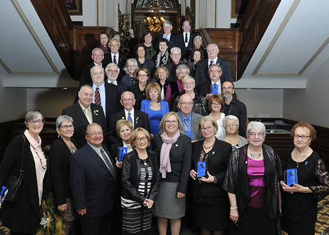 Groupe des lauréates et lauréats des Prix Hommage Aînés 2017.